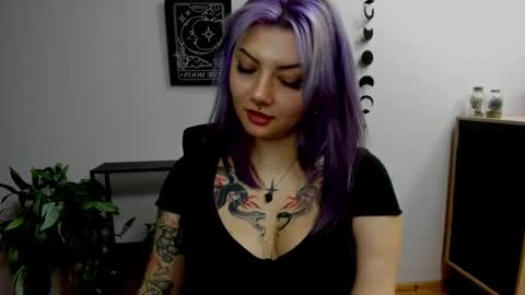 Gabbie online show from December 7, 6:15 pm