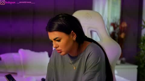 Dee online show from October 16, 11:35 am