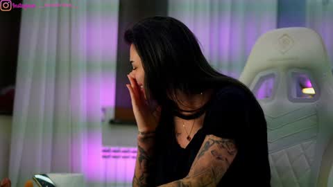 Dee online show from February 24, 6:06 pm