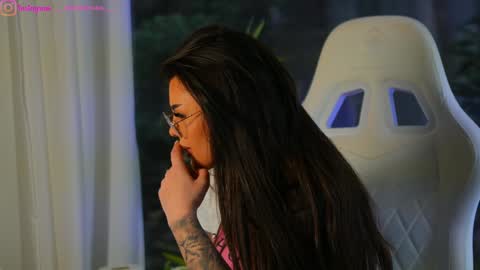 Dee online show from December 30, 9:37 am