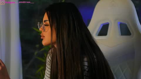 Dee online show from January 3, 9:15 am