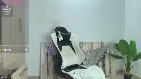   online show from March 19, 11:42 pm