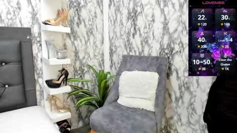 Perla Thompson online show from January 17, 10:34 pm