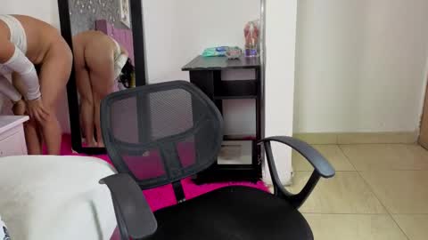 Snapshot of perlita_suarez chatting on September 22, 9:02 pm perlita_suarez online show from September 22, 9:02 pm