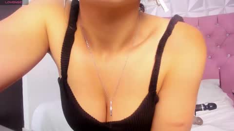 Snapshot of perlita_suarez chatting on February 11, 6:33 pm perlita_suarez online show from February 11, 6:33 pm
