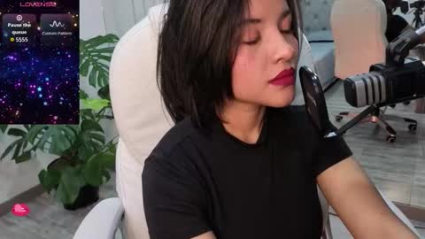 petite_molly_ online show from December 5, 1:01 pm