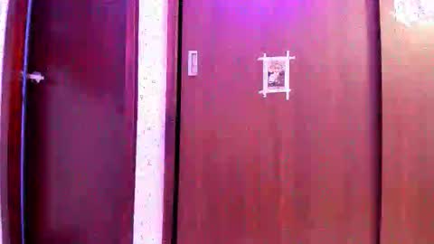 Snapshot of petitee_lunna chatting on October 27, 1:01 am Lunna online show from October 27, 1:01 am