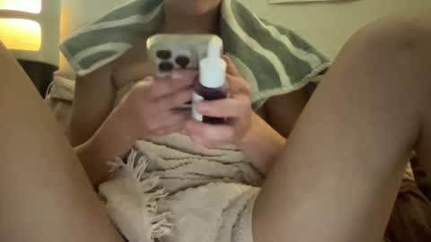 Snapshot of petitegirlypop chatting on February 25, 10:26 am petitegirlypop online show from February 25, 10:26 am