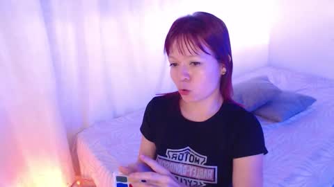 Snapshot of petiteredhair chatting on October 25, 1:52 pm Danna online show from October 25, 1:52 pm
