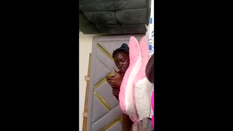 petitte_gyaal online show from December 4, 10:06 am