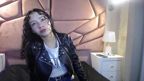 Snapshot of pettymoon chatting on October 18, 11:46 am Moon online show from October 18, 11:46 am