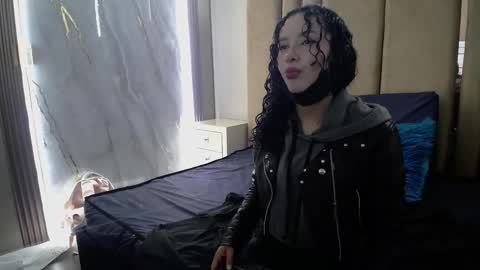 Snapshot of pettymoon chatting on October 21, 12:31 pm Moon online show from October 21, 12:31 pm