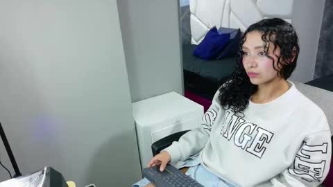 Snapshot of pettymoon chatting on October 19, 11:56 am Moon online show from October 19, 11:56 am