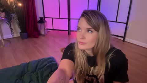 Snapshot of phoenix_taylor chatting on March 8, 2:32 am PHOENIX TAYLOR online show from March 8, 2:32 am