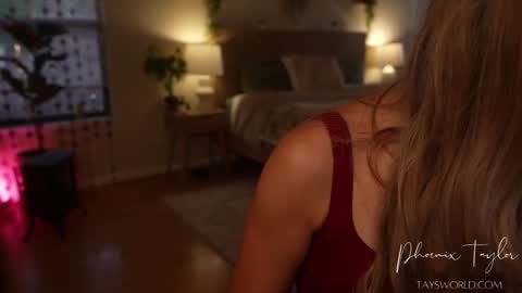 Snapshot of phoenix_taylor chatting on October 29, 1:21 am PHOENIX TAYLOR online show from October 29, 1:21 am