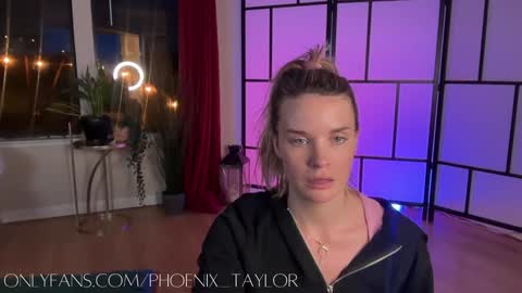 Snapshot of phoenix_taylor chatting on March 10, 2:50 am PHOENIX TAYLOR online show from March 10, 2:50 am