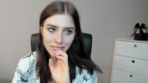 P I A online show from September 14, 6:33 am