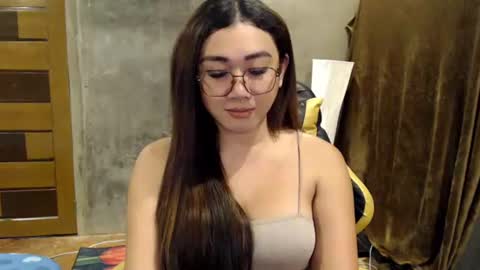 Snapshot of pia_worthsback chatting on October 21, 1:15 pm Pia online show from October 21, 1:15 pm