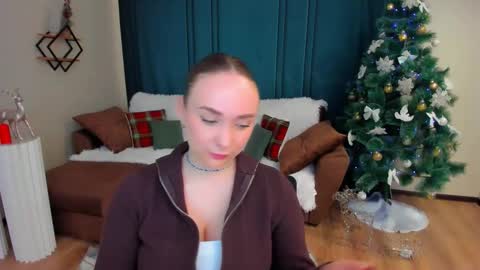 Emelie online show from January 8, 7:40 pm