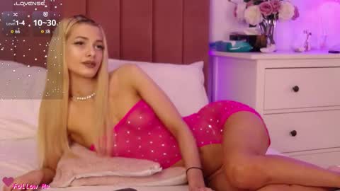 Pinky online show from November 12, 6:39 pm