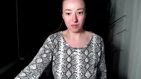 piscesgirl06 online show from October 6, 3:56 am