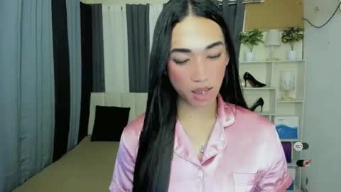 pixiedoll_ online show from February 18, 6:45 am