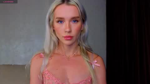 Emmy cheekslap and Edward online show from September 8, 6:18 pm