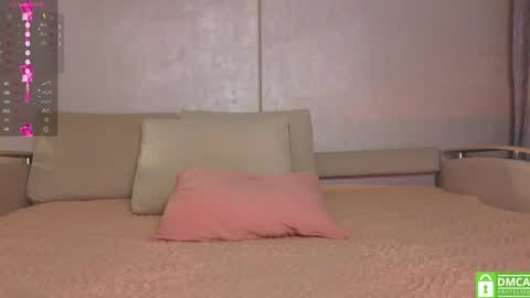 Emmy cheekslap and Edward online show from December 5, 9:05 pm