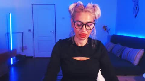 Victoria online show from December 25, 12:27 am