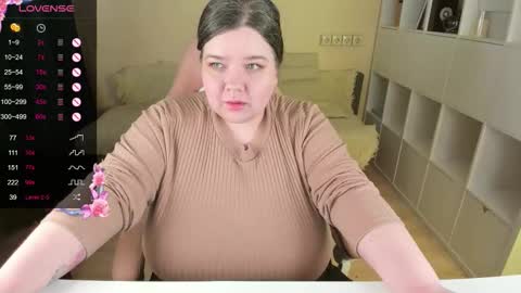 Snapshot of plum_pie__ chatting on October 19, 1:13 pm Alice online show from October 19, 1:13 pm