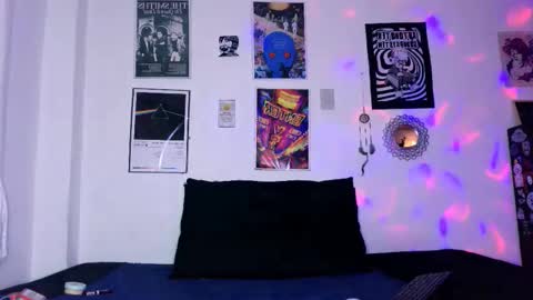    online show from October 1, 1:43 am