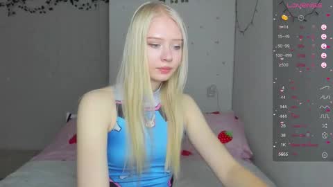 Snapshot of pocet_barbie chatting on October 22, 6:07 am Mary online show from October 22, 6:07 am