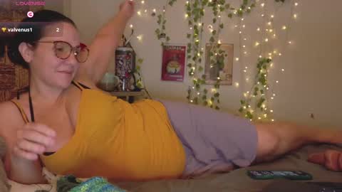 Snapshot of pooncahantits chatting on September 28, 12:07 am Emily at Home online show from September 28, 12:07 am