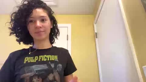 pr3ttynperla online show from November 18, 6:20 pm