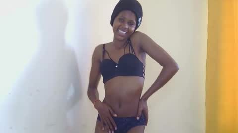 pretty_africanah online show from February 14, 12:07 pm