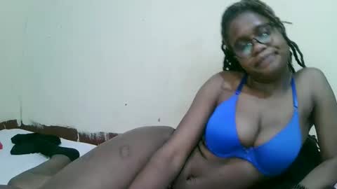 Snapshot of pretty_mellan chatting on February 23, 11:21 pm pretty_mellan online show from February 23, 11:21 pm