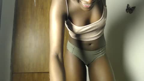 pretty_petitebody online show from September 10, 8:20 pm