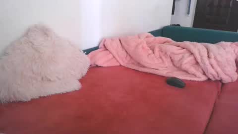 prettyjulliette online show from October 15, 12:30 pm