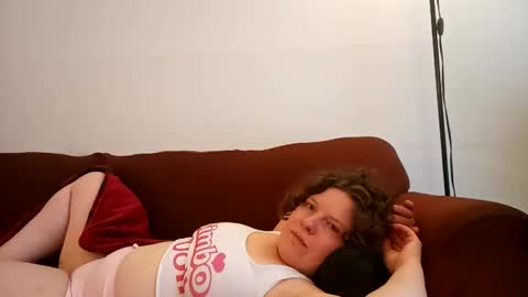 Leah online show from February 25, 8:40 pm