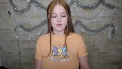 Snapshot of prettyvalerii_ chatting on December 22, 10:36 pm Valeri online show from December 22, 10:36 pm