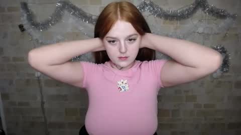Snapshot of prettyvalerii_ chatting on December 14, 4:08 pm Valeri online show from December 14, 4:08 pm