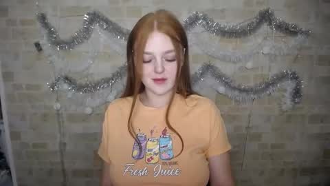 Snapshot of prettyvalerii_ chatting on December 23, 8:44 am Valeri online show from December 23, 8:44 am
