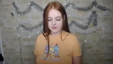 Snapshot of prettyvalerii_ chatting on December 26, 3:42 pm Valeri online show from December 26, 3:42 pm