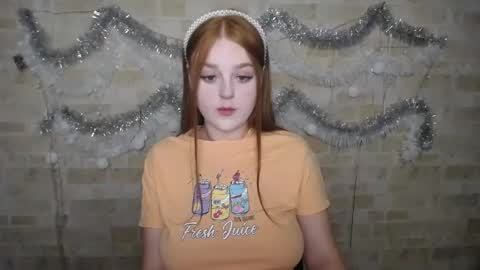 Snapshot of prettyvalerii_ chatting on December 20, 9:39 pm Valeri online show from December 20, 9:39 pm
