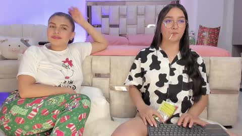    INDEPENDENT MODEL online show from December 24, 4:55 am