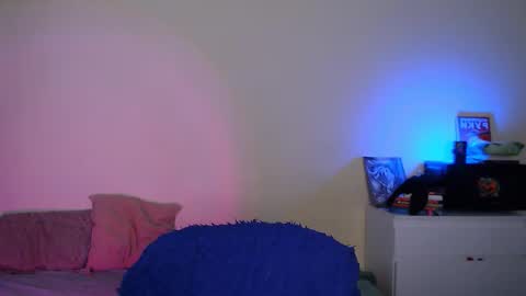 Snapshot of pufpufog chatting on October 18, 5:04 pm EsteticHouse online show from October 18, 5:04 pm