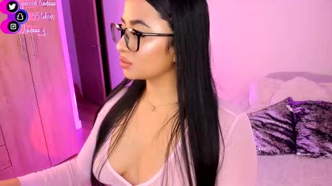 Snapshot of queen_liana chatting on December 14, 4:56 am Liana  online show from December 14, 4:56 am