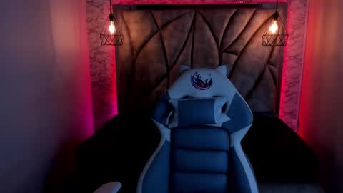   online show from February 14, 12:03 pm