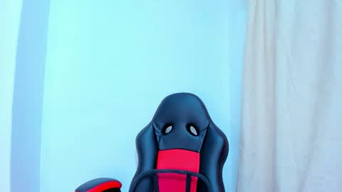 Queen online show from February 1, 3:00 pm