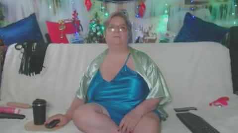 QueenPammy online show from December 16, 6:52 am